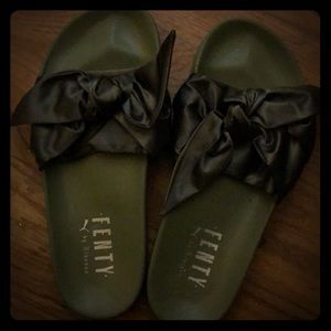 Fenty Bow slippers by Rihanna size 7 worn twice
